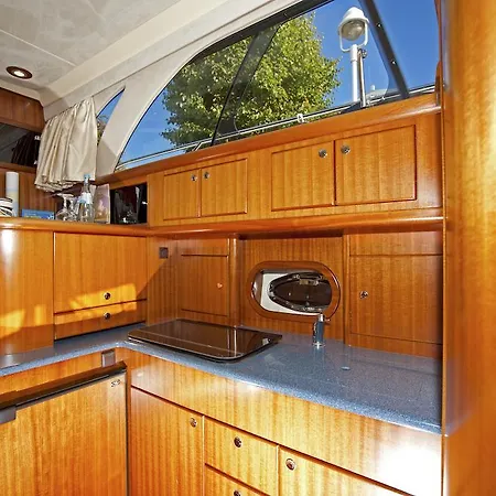 Hotelyacht Galion Fly Båthotell Zingst